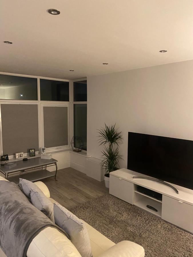Spacious One Bedroom Ground Floor Apartment Harrogate Exterior photo